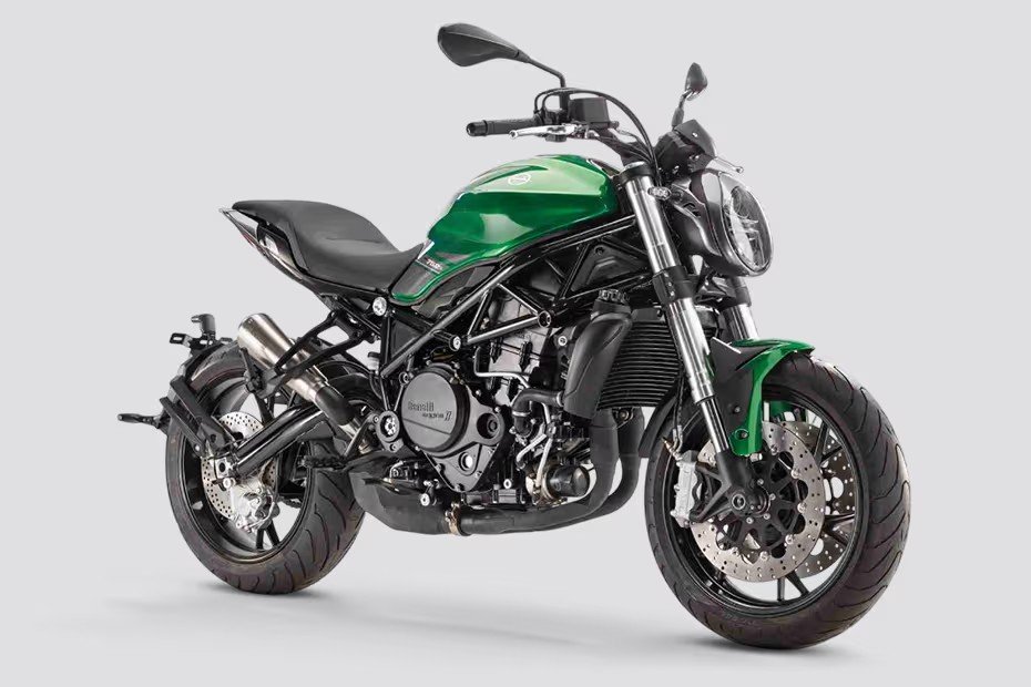 Benelli 752 S sports naked bikes