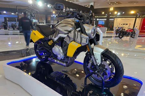 Keeway Benda LFS 700 electric scooter