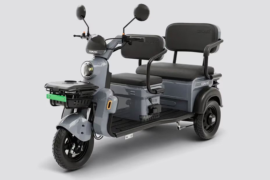 Komaki FAM 2.0 electric scooters