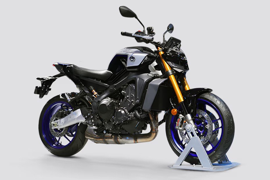 Yamaha MT-09 sports naked bikes